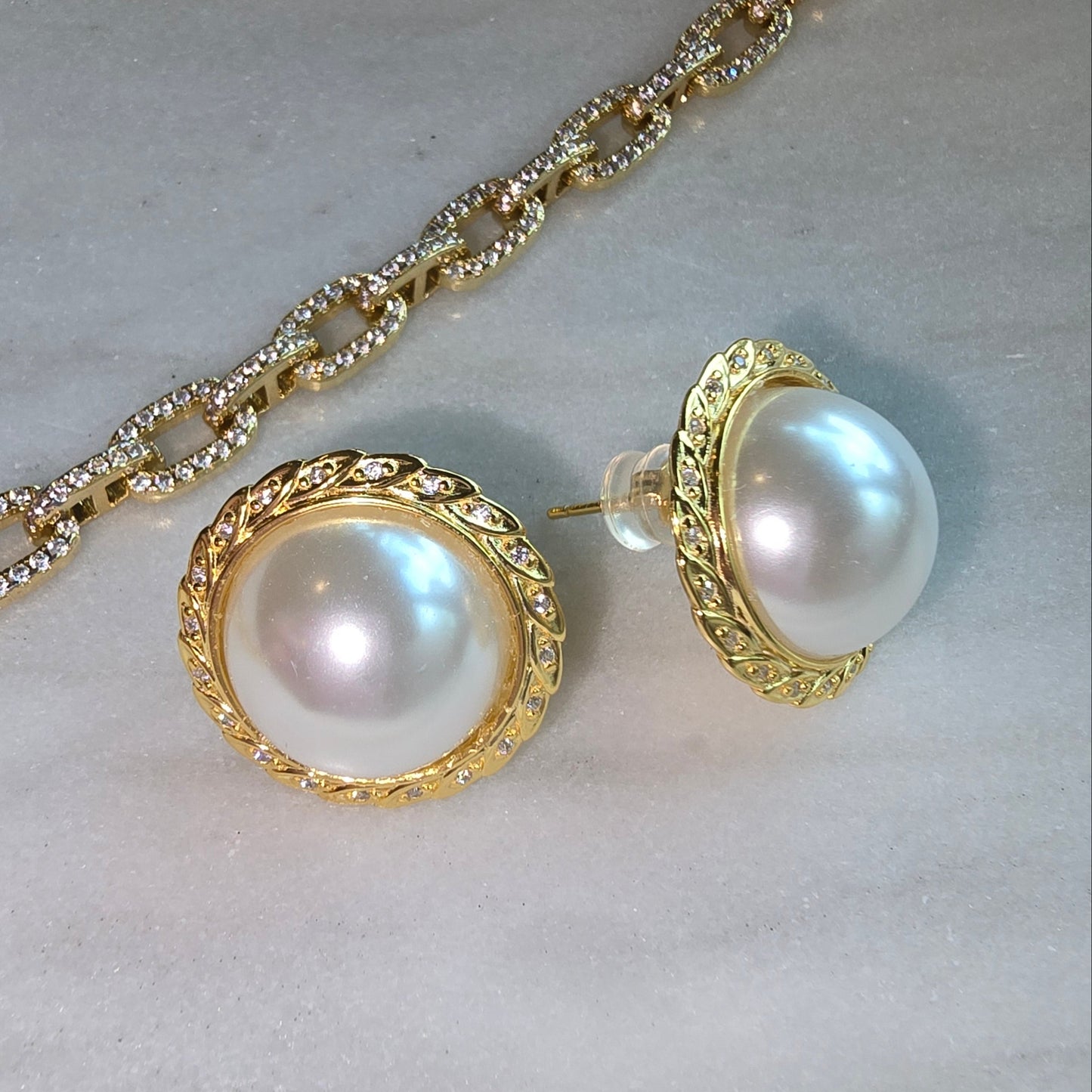 Holly Pearl Earrings