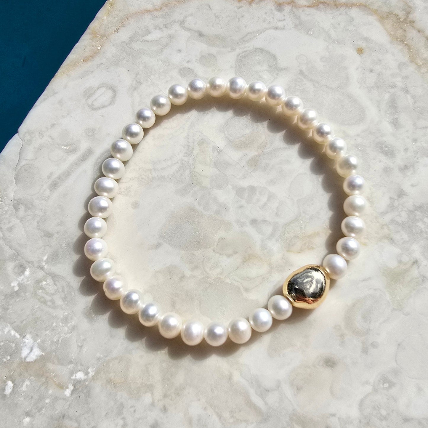 Petite Pebble Bracelet in Freshwater Pearl